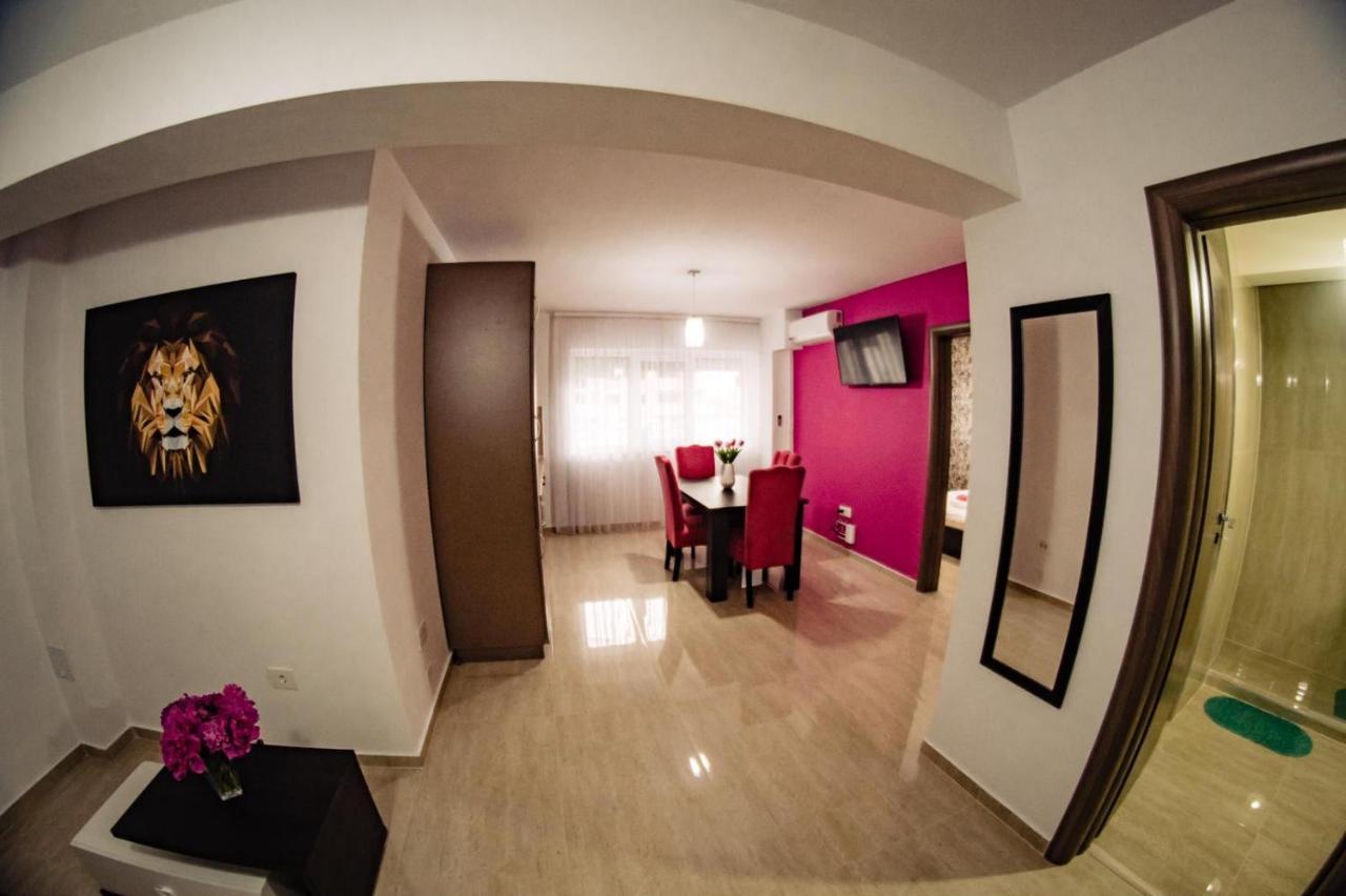 Apartment Gabriela'S Home Oradea Exteriör bild
