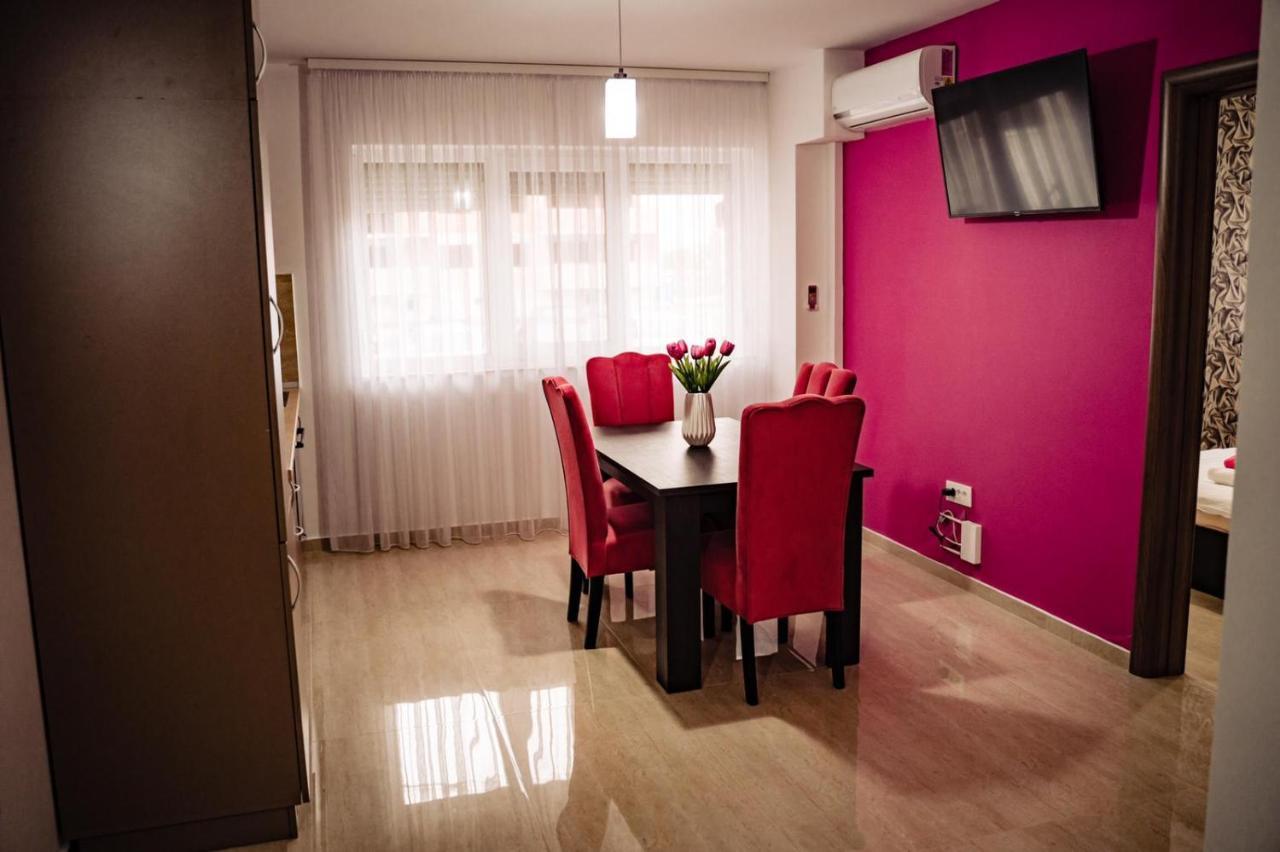 Apartment Gabriela'S Home Oradea Exteriör bild